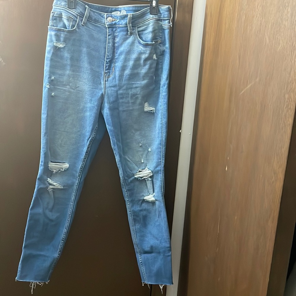 Old Navy Rockstar Ankle Length Distressed Jeans